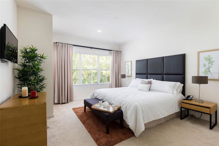 Image No.9-2 Bed Townhouse for sale