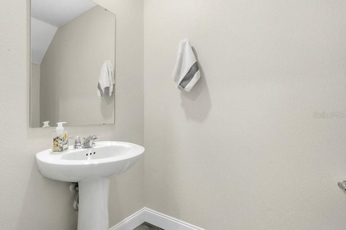 Image No.19-5 Bed Property for sale