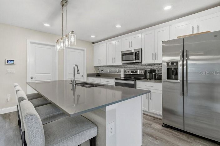 Image No.2-5 Bed Property for sale