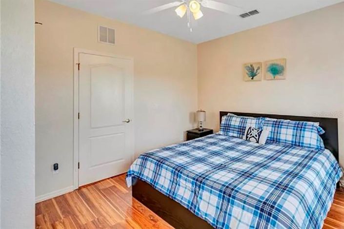 Image No.12-5 Bed Townhouse for sale