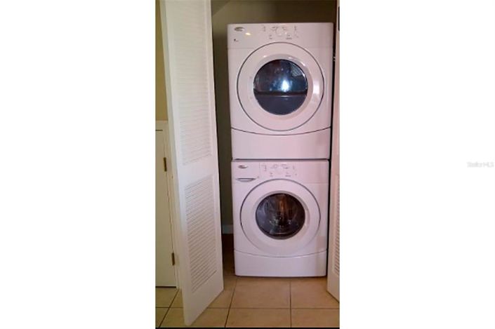 Image No.17-5 Bed Townhouse for sale