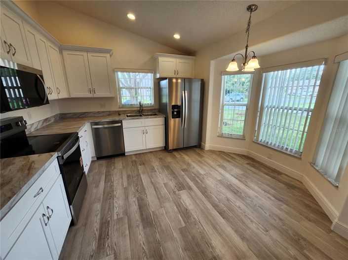 Image No.2-5 Bed Property for sale