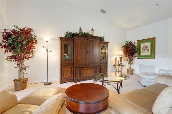 Image No.10-2 Bed Property for sale