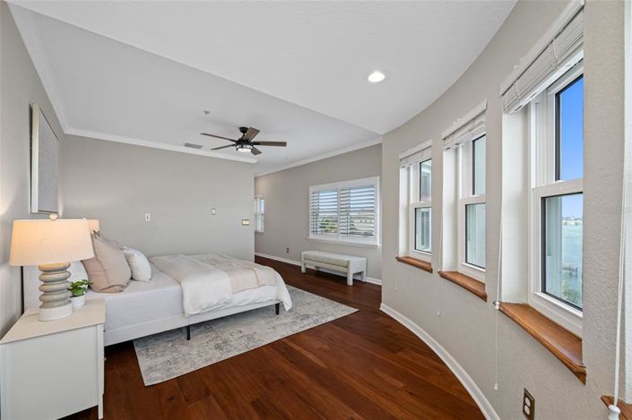 Image No.32-4 Bed Townhouse for sale