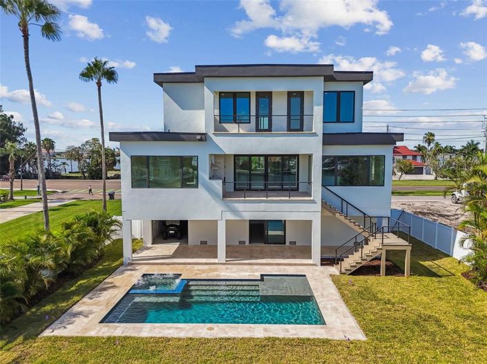 Image No.13-4 Bed Property for sale