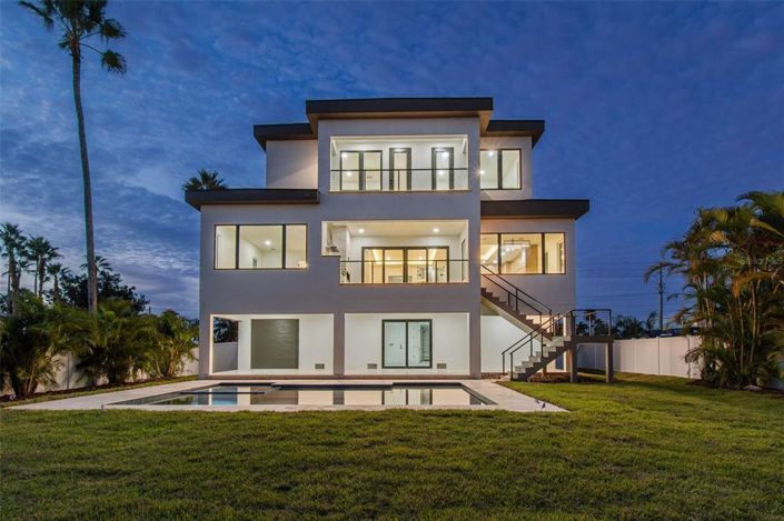 Image No.15-4 Bed Property for sale