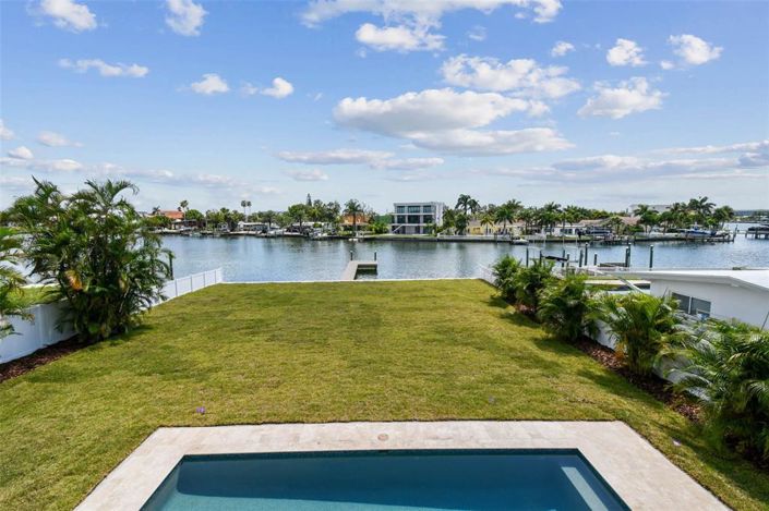 Image No.17-4 Bed Property for sale