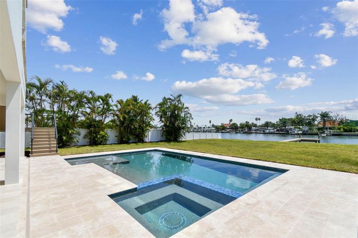 Image No.19-4 Bed Property for sale