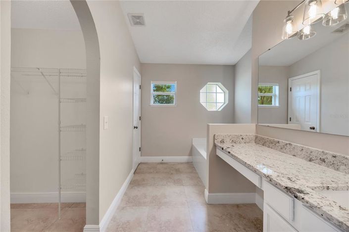 Image No.12-3 Bed Property for sale