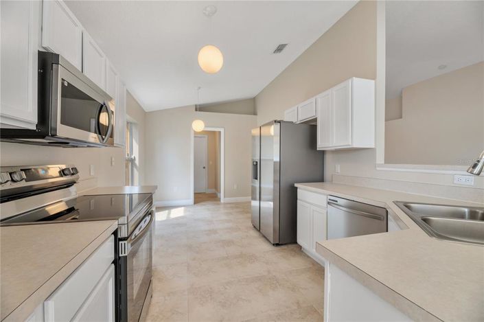 Image No.8-3 Bed Property for sale