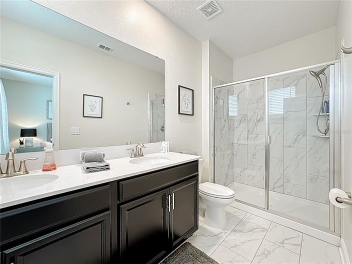 Image No.17-6 Bed Property for sale