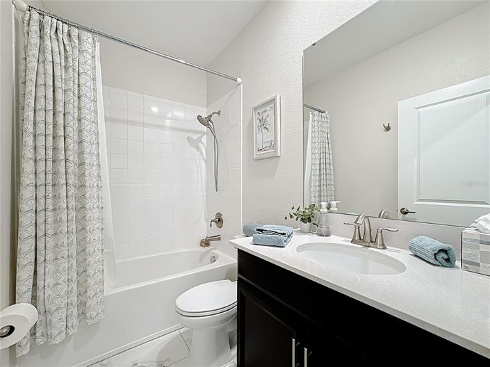 Image No.26-6 Bed Property for sale