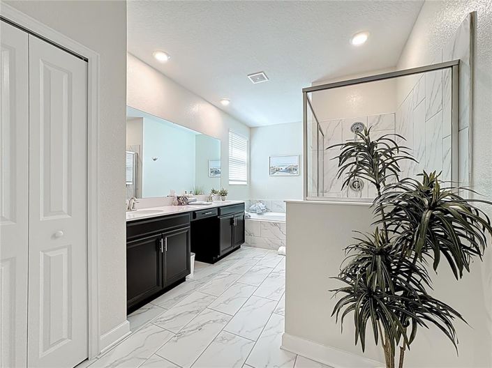 Image No.32-6 Bed Property for sale