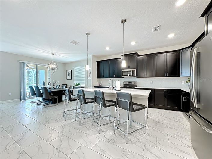 Image No.5-6 Bed Property for sale