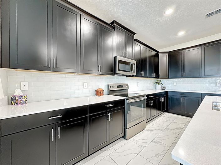 Image No.8-6 Bed Property for sale