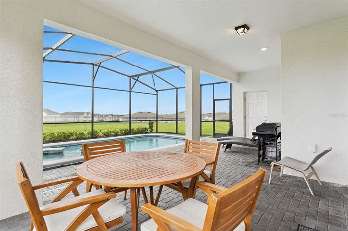 Image No.12-7 Bed Property for sale