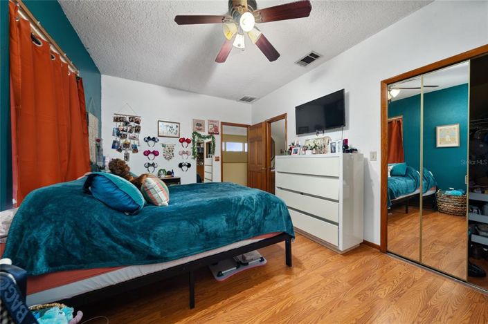 Image No.40-4 Bed Property for sale