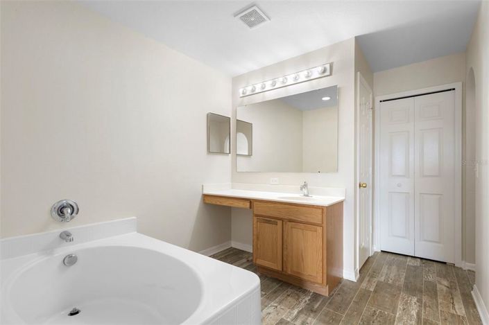 Image No.23-5 Bed Property for sale