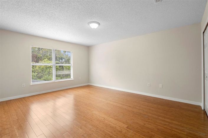 Image No.28-5 Bed Property for sale