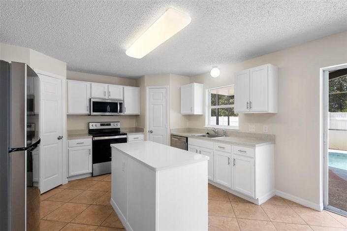 Image No.38-5 Bed Property for sale