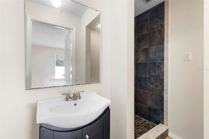 Image No.40-5 Bed Property for sale