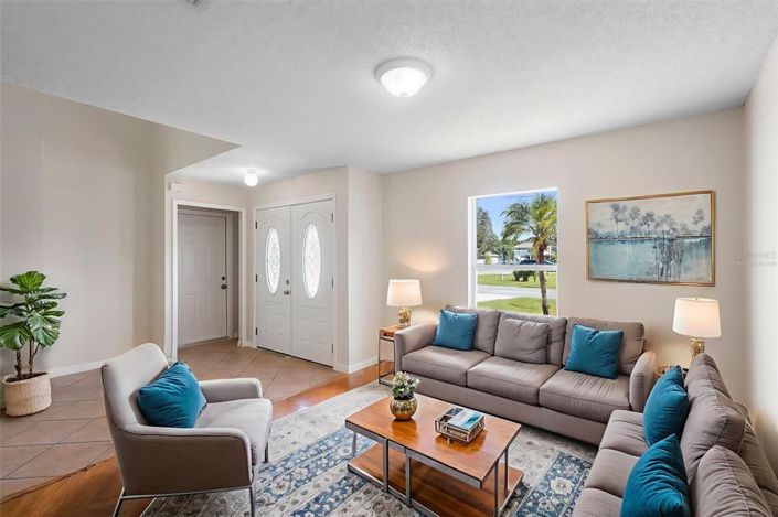 Image No.8-5 Bed Property for sale