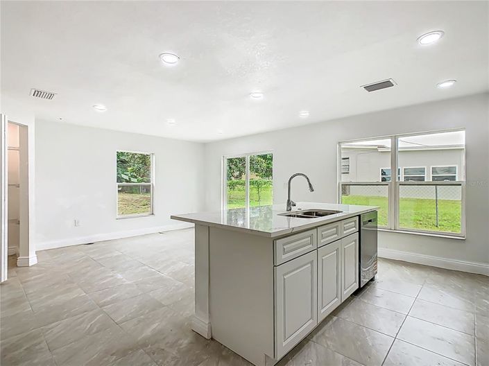 Image No.11-4 Bed Property for sale