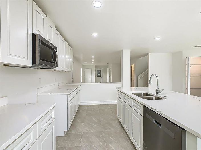 Image No.12-4 Bed Property for sale