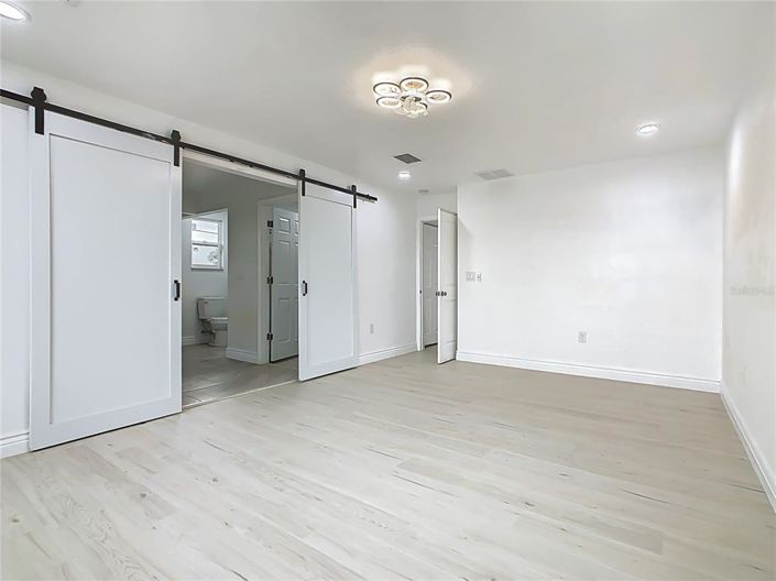 Image No.17-4 Bed Property for sale