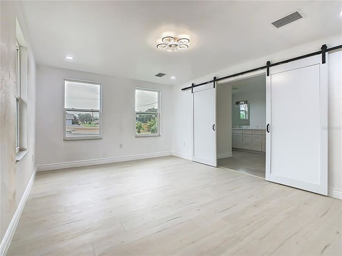 Image No.18-4 Bed Property for sale