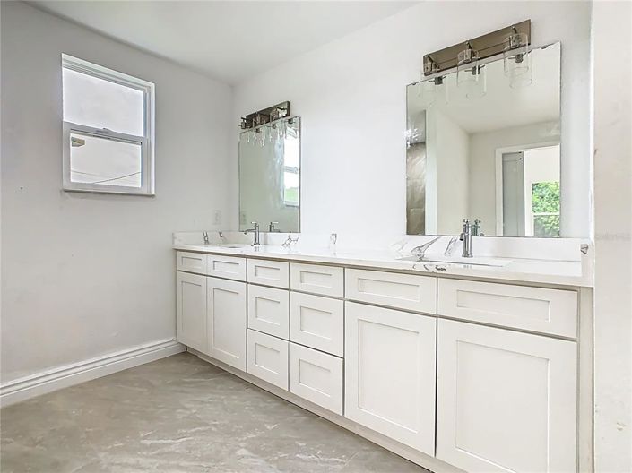 Image No.19-4 Bed Property for sale