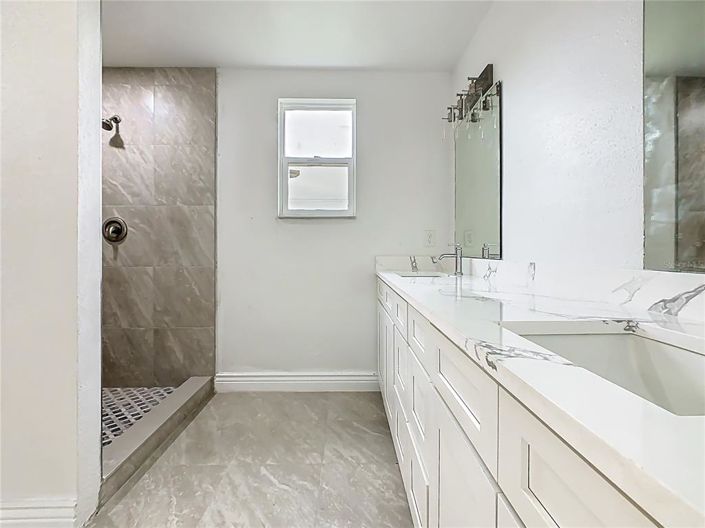 Image No.20-4 Bed Property for sale