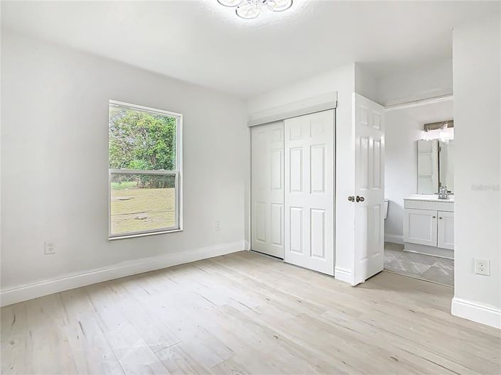 Image No.32-4 Bed Property for sale