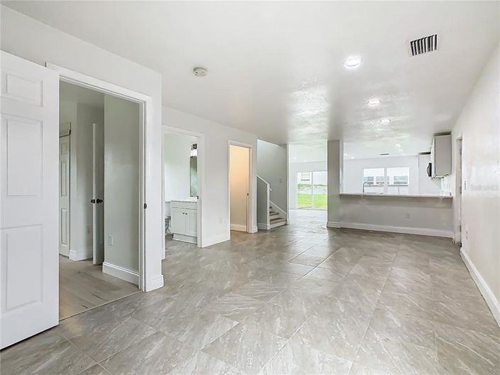 Image No.5-4 Bed Property for sale