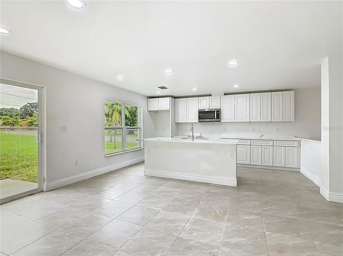 Image No.7-4 Bed Property for sale