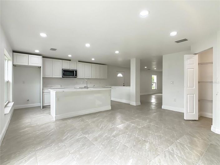 Image No.8-4 Bed Property for sale