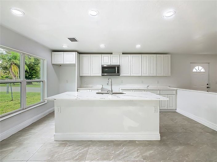 Image No.9-4 Bed Property for sale