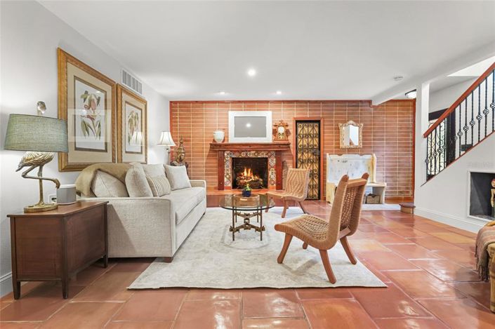 Image No.15-4 Bed Property for sale