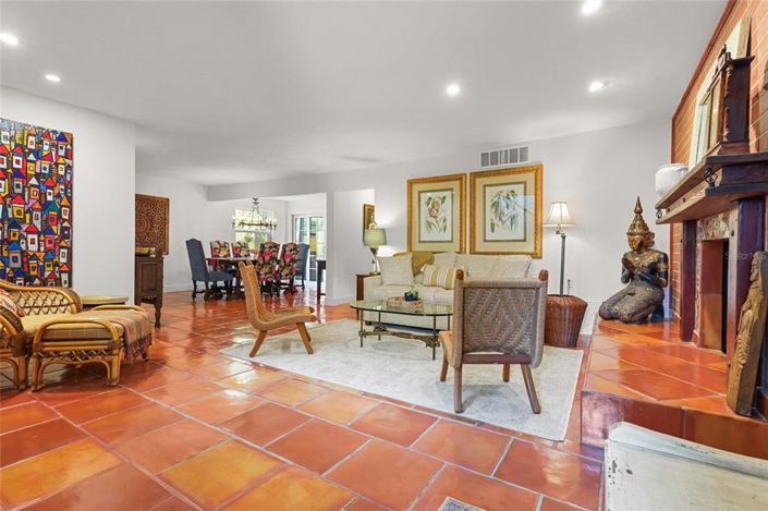 Image No.17-4 Bed Property for sale