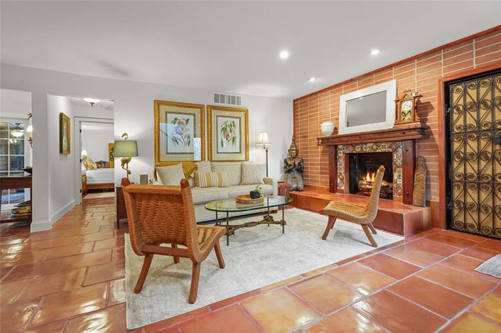 Image No.4-4 Bed Property for sale