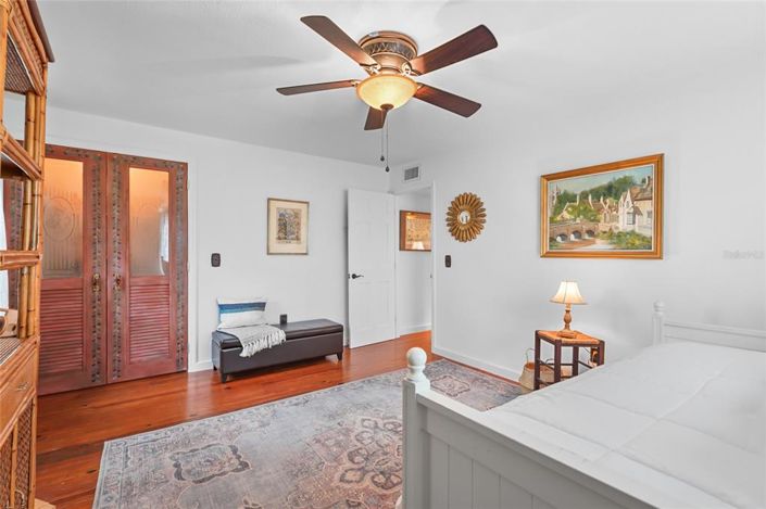 Image No.41-4 Bed Property for sale