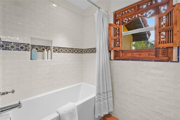 Image No.43-4 Bed Property for sale