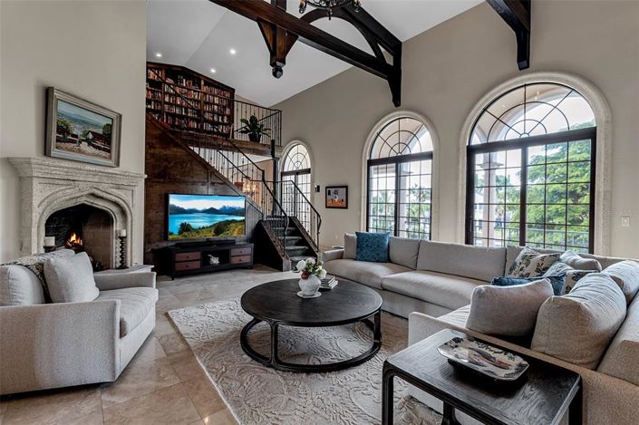 Image No.10-4 Bed Property for sale