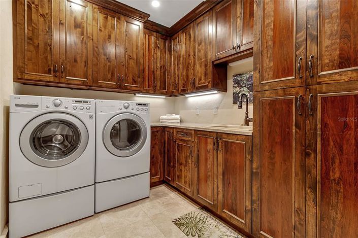 Image No.20-4 Bed Property for sale