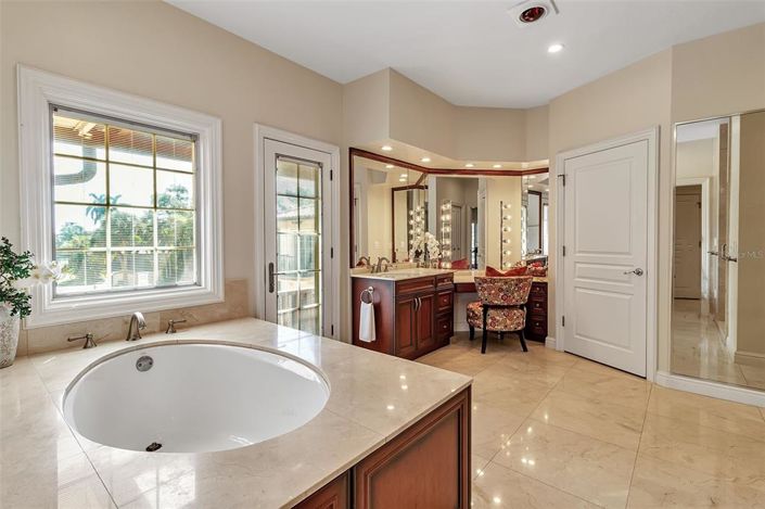 Image No.25-4 Bed Property for sale