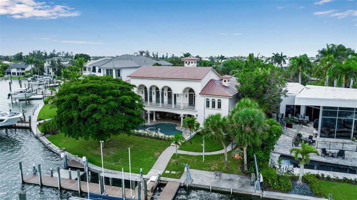 Image No.4-4 Bed Property for sale