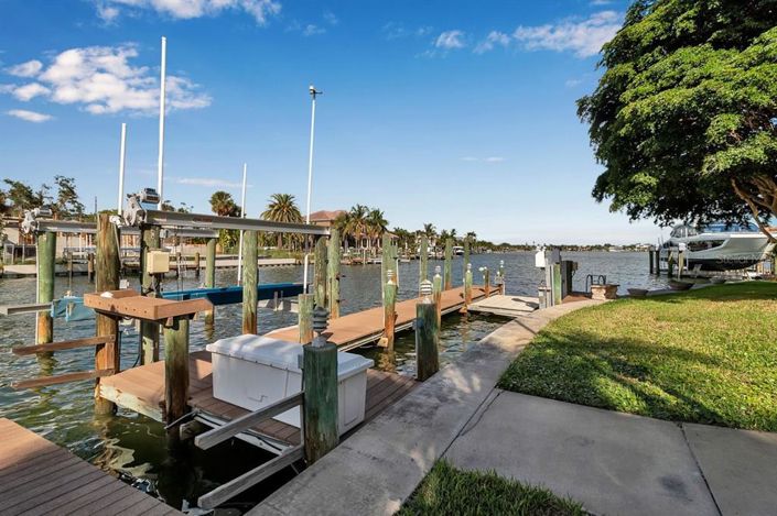 Image No.56-4 Bed Property for sale