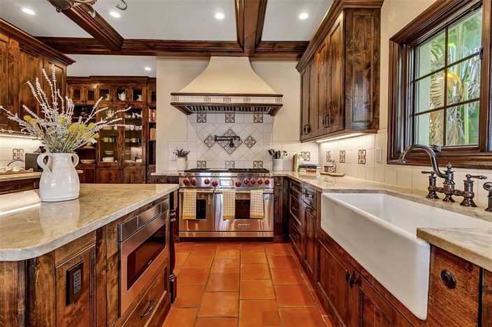 Image No.7-4 Bed Property for sale