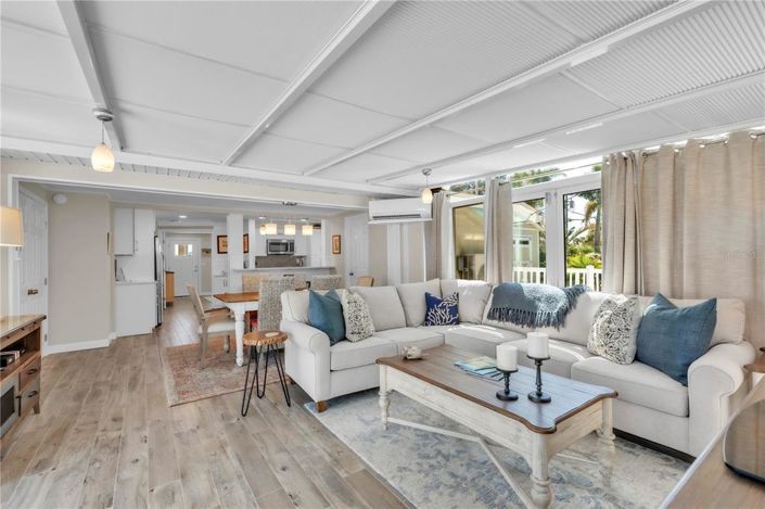 Image No.10-2 Bed Property for sale