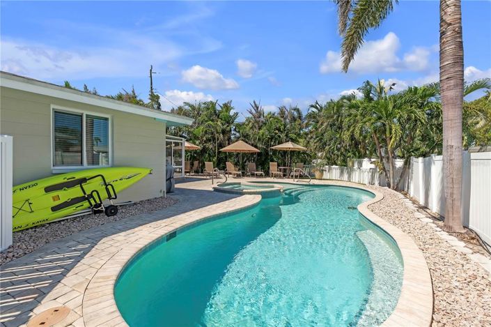 Image No.28-2 Bed Property for sale